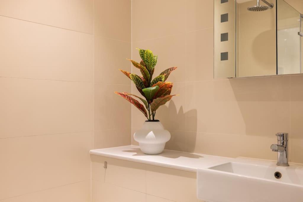 Wild Roses Serviced Apartments - Borough London Exterior photo